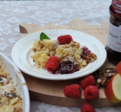 Crumble appel noten met bessen frambozen moestuinjam