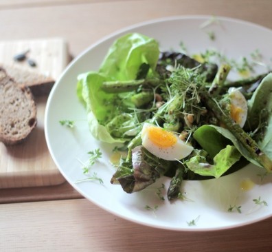 Lentesalade met groene asperges