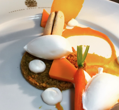 Bospeen, geitenyoghurt, macaron en pinda