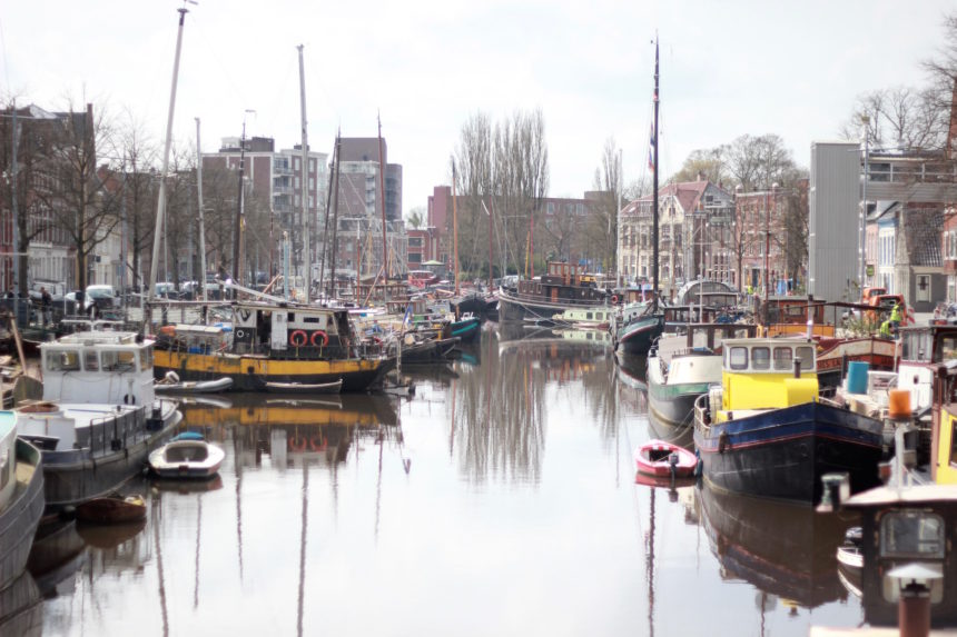 groningen grachten water wandelen boten citytrip groningen