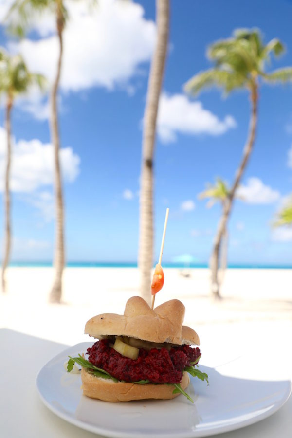 Elements Restaurant Aruba veggie burger vegetarian restaurants aruba puuruiteten reisblog