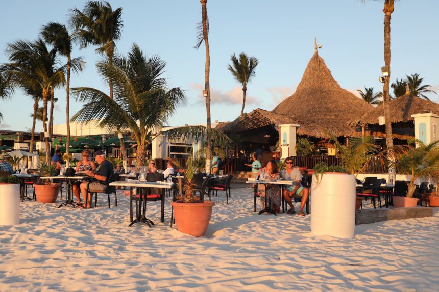 Restaurants Aruba tips hotspots one happy island Barefoot restaurant puuruiteten