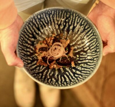 Gepofte biet met walnotensaus