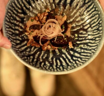 Gepofte biet met walnotensaus